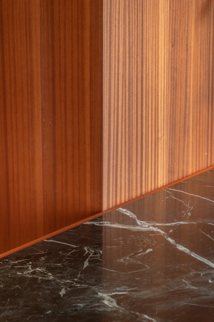 detail sapeli fineer